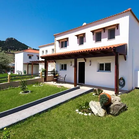 Haus In Kolympia Mit Garten Und Bergblick Holiday home *